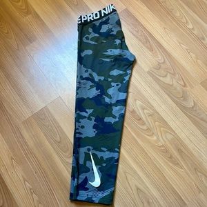 Nike Pro mens / 3/4 length / camo / compression tights / size-M /NWOT